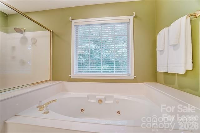 6025 Oakridge Court, Matthews, NC 28104