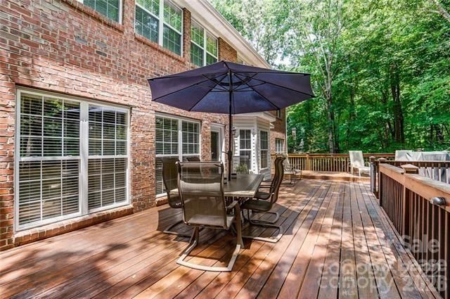 6025 Oakridge Court, Matthews, NC 28104