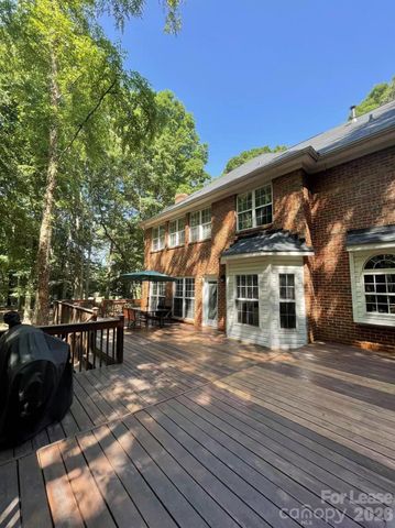 6025 Oakridge Court, Matthews, NC 28104