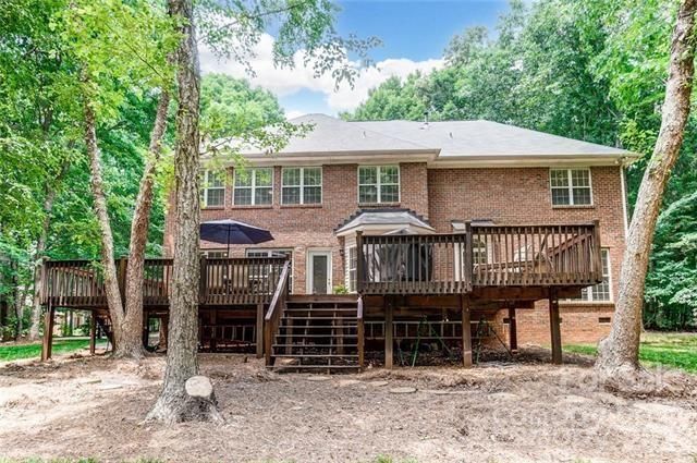 6025 Oakridge Court, Matthews, NC 28104