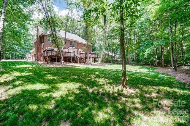 6025 Oakridge Court, Matthews, NC 28104