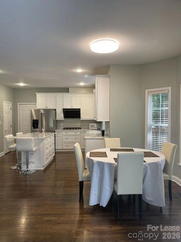 6025 Oakridge Court, Matthews, NC 28104