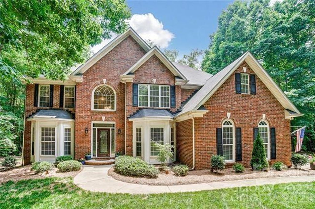 6025 Oakridge Court, Matthews, NC 28104