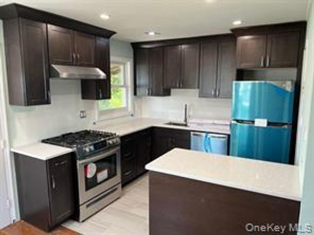 23 Jamaica Avenue, Plainview, NY 11803