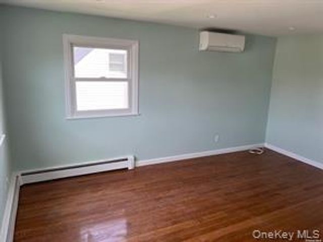 23 Jamaica Avenue, Plainview, NY 11803