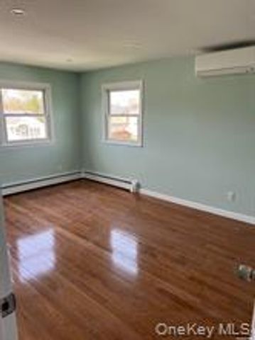 23 Jamaica Avenue, Plainview, NY 11803
