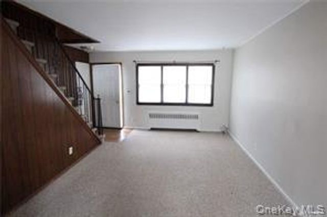 23 Jamaica Avenue, Plainview, NY 11803