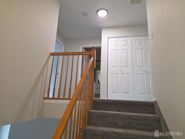 12 Gallop Lane, Franklin, NJ 08873