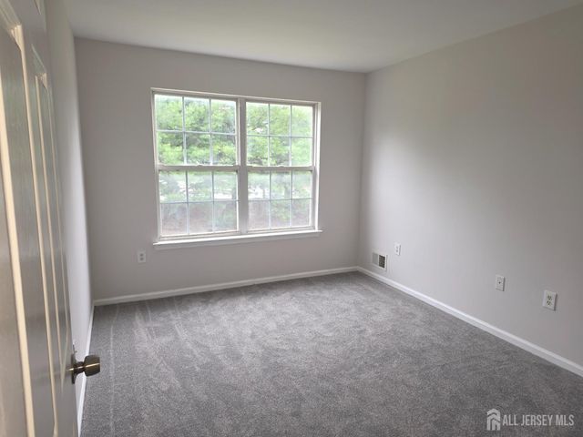 12 Gallop Lane, Franklin, NJ 08873
