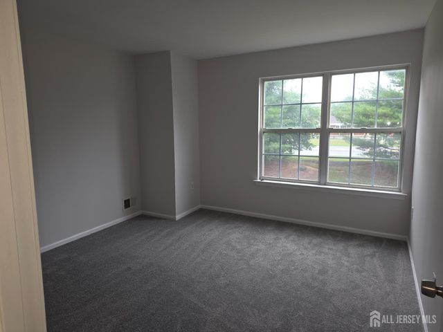 12 Gallop Lane, Franklin, NJ 08873
