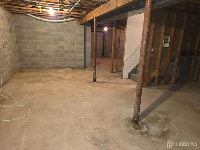 12 Gallop Lane, Franklin, NJ 08873