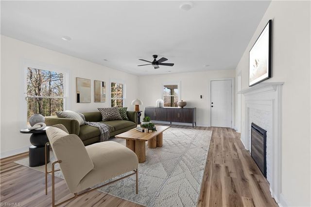 1009 BENJAMIN Parkway, Greensboro, NC 27408