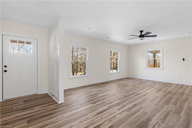 1009 BENJAMIN Parkway, Greensboro, NC 27408