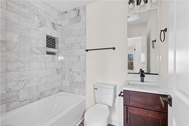 1009 BENJAMIN Parkway, Greensboro, NC 27408