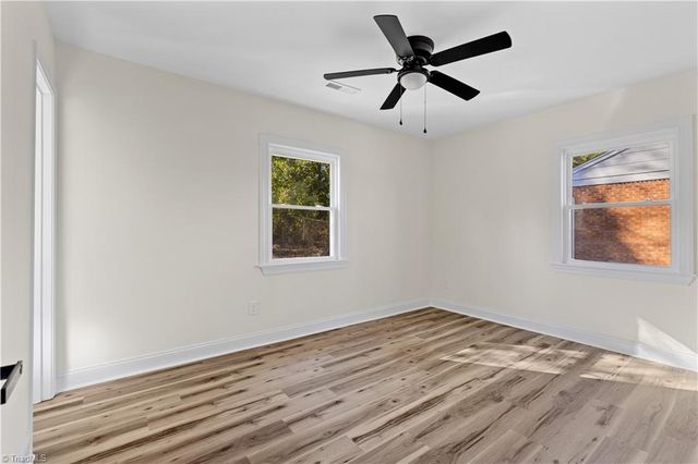 1009 BENJAMIN Parkway, Greensboro, NC 27408