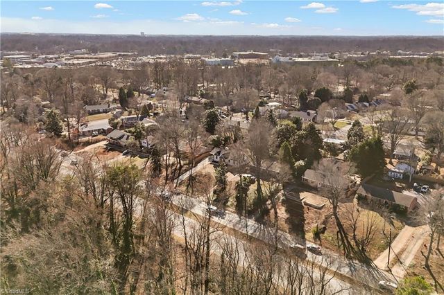 1009 BENJAMIN Parkway, Greensboro, NC 27408