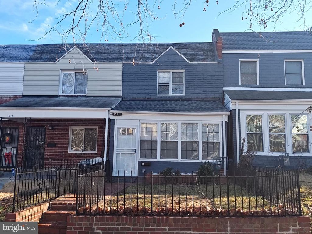 211 34TH ST NE, Washington, DC 20019