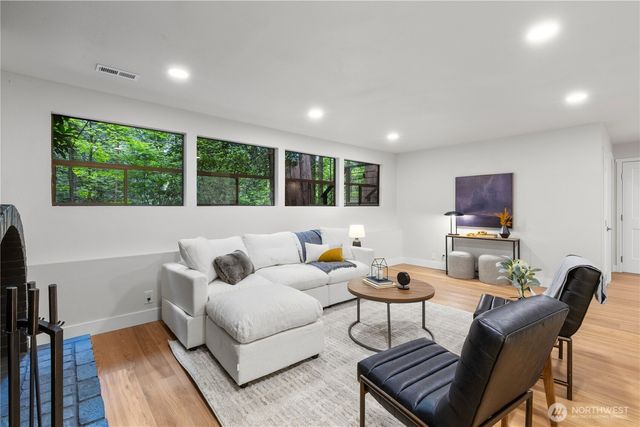18126 NE 185th Place, Woodinville, WA 98077