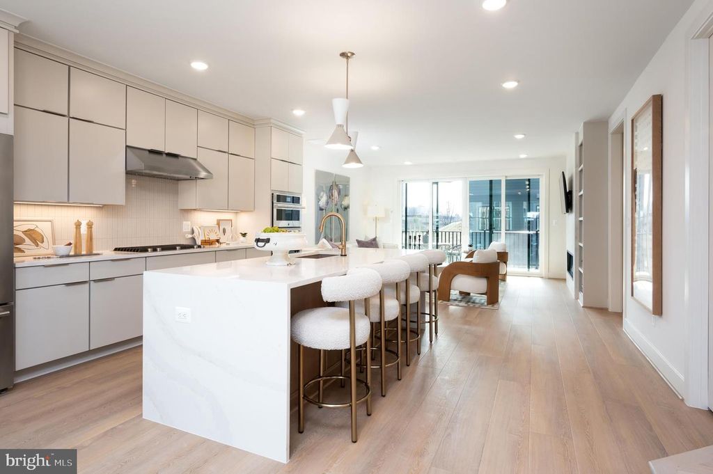 Image 2 of property listing at 11967 NORTHPARK DR, North Bethesda, MD 20852