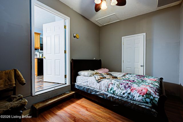 525 Shady Glen Cir, Shepherdsville, KY 40165