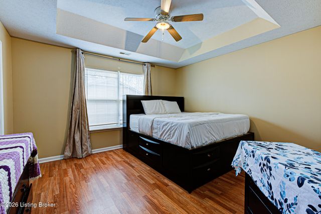 525 Shady Glen Cir, Shepherdsville, KY 40165