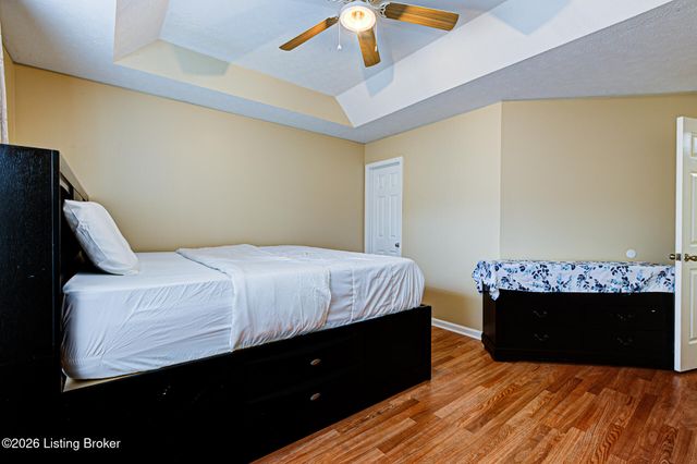 525 Shady Glen Cir, Shepherdsville, KY 40165