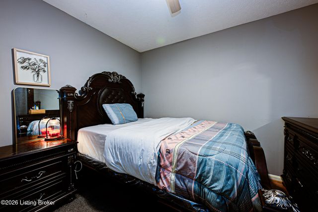 525 Shady Glen Cir, Shepherdsville, KY 40165