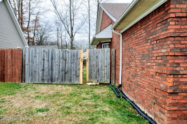 525 Shady Glen Cir, Shepherdsville, KY 40165