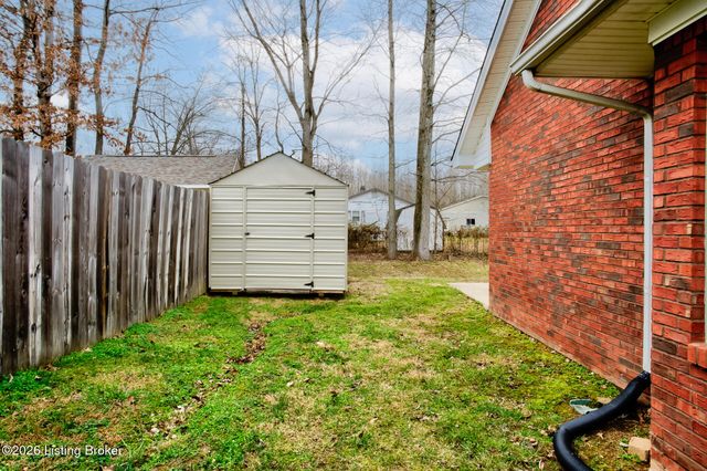 525 Shady Glen Cir, Shepherdsville, KY 40165