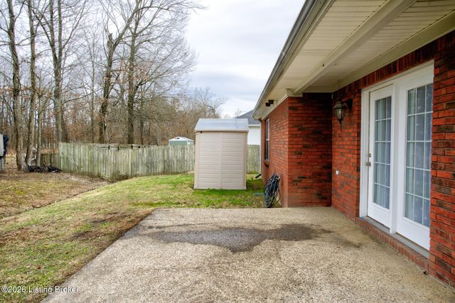 525 Shady Glen Cir, Shepherdsville, KY 40165