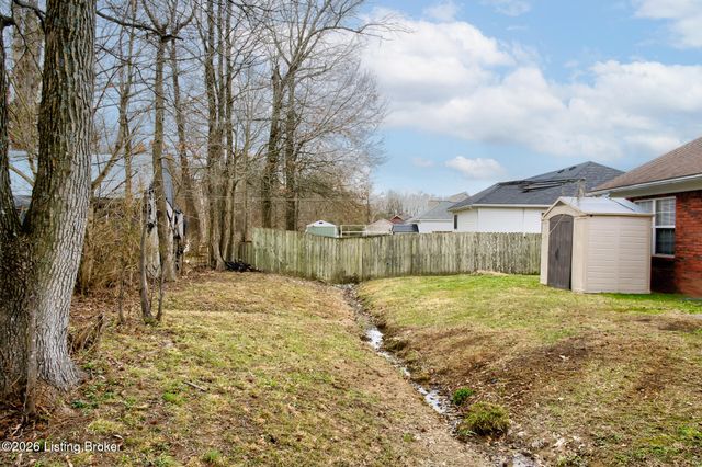 525 Shady Glen Cir, Shepherdsville, KY 40165