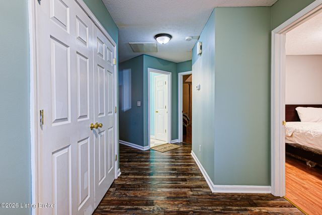 525 Shady Glen Cir, Shepherdsville, KY 40165