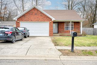 525 Shady Glen Cir, Shepherdsville, KY 40165