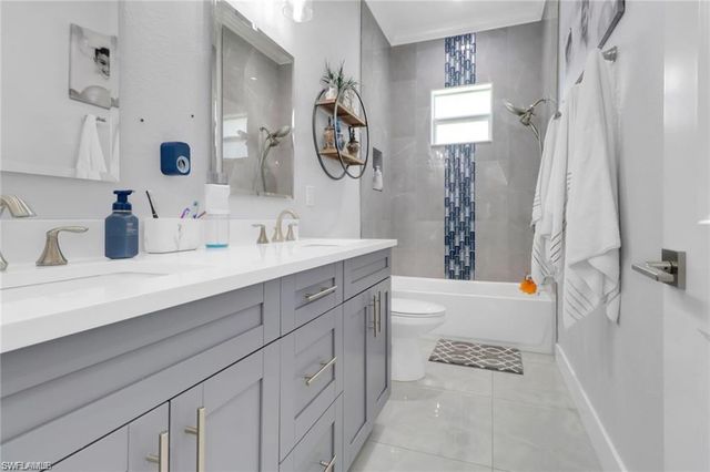 1086 21st ST SW, Naples, FL 34117