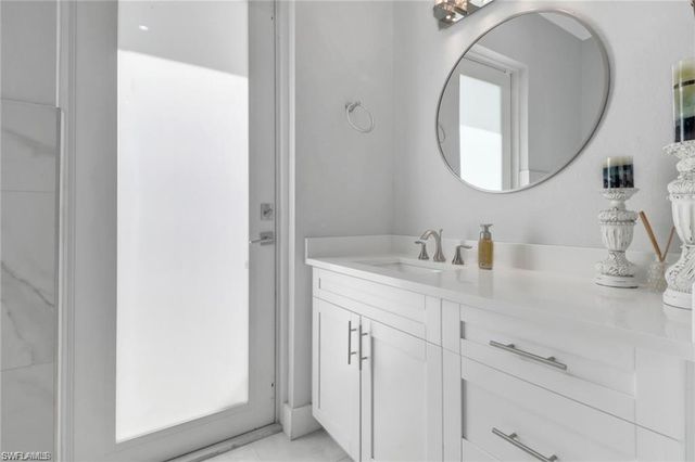 1086 21st ST SW, Naples, FL 34117