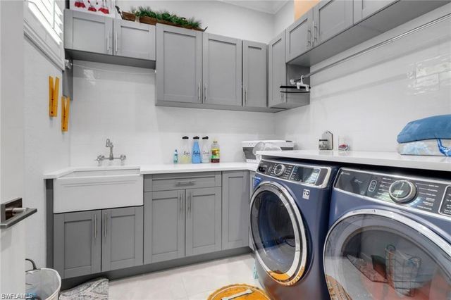 1086 21st ST SW, Naples, FL 34117