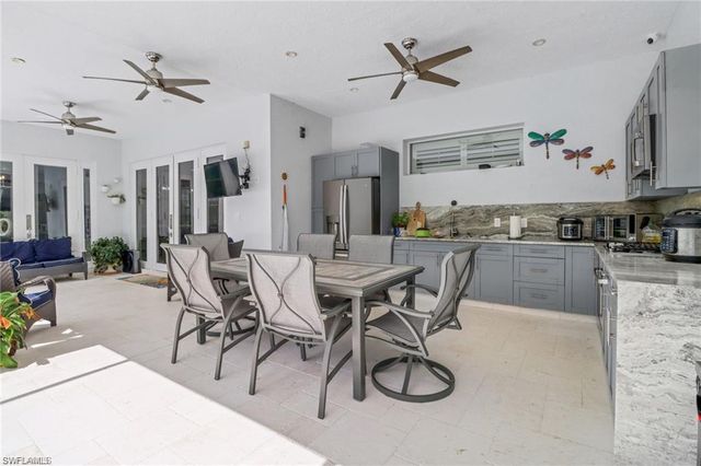 1086 21st ST SW, Naples, FL 34117