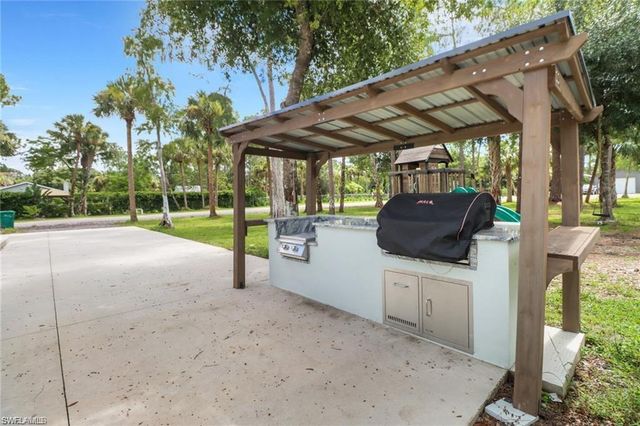 1086 21st ST SW, Naples, FL 34117