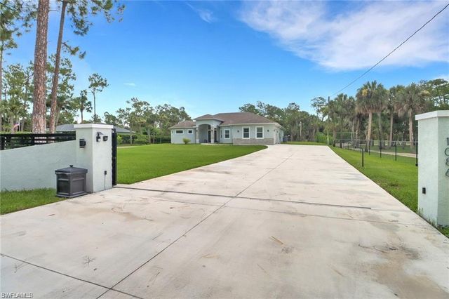 1086 21st ST SW, Naples, FL 34117