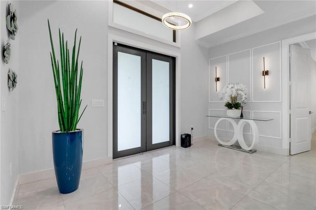 1086 21st ST SW, Naples, FL 34117