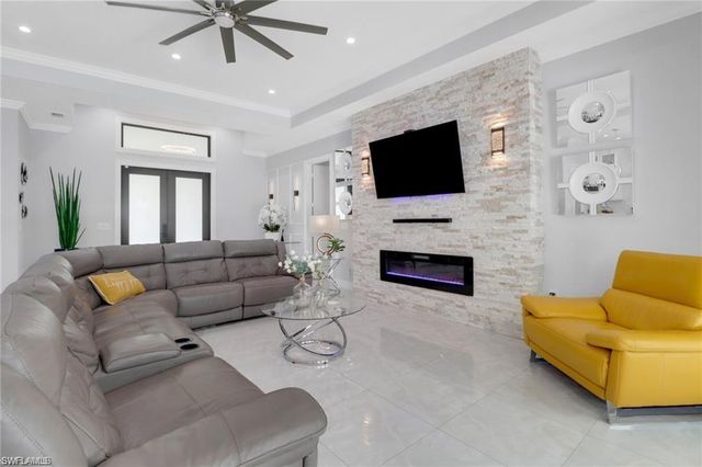 1086 21st ST SW, Naples, FL 34117