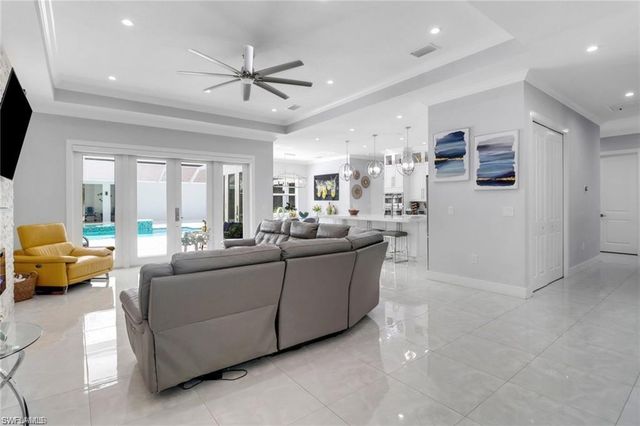 1086 21st ST SW, Naples, FL 34117