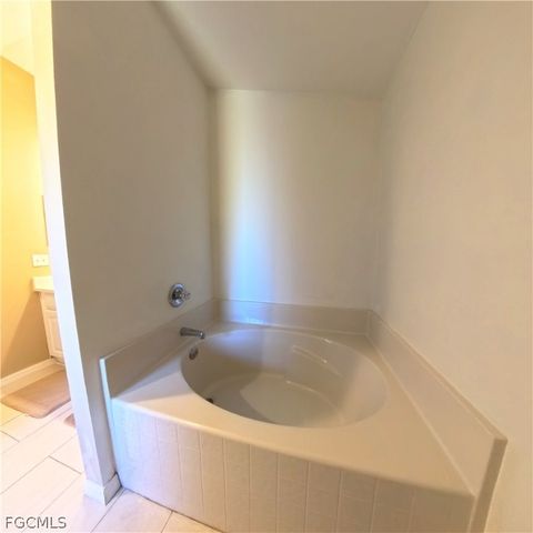 8571 Gassner WAY, Lehigh Acres, FL 33972