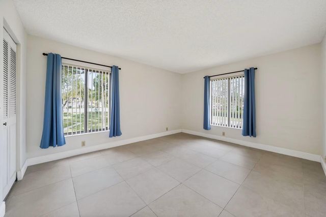 802 Sky Pine Way E2, Greenacres, FL 33415