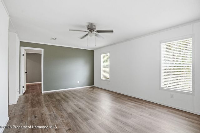 9533 Round Lake Road, Weeki Wachee, FL 34613