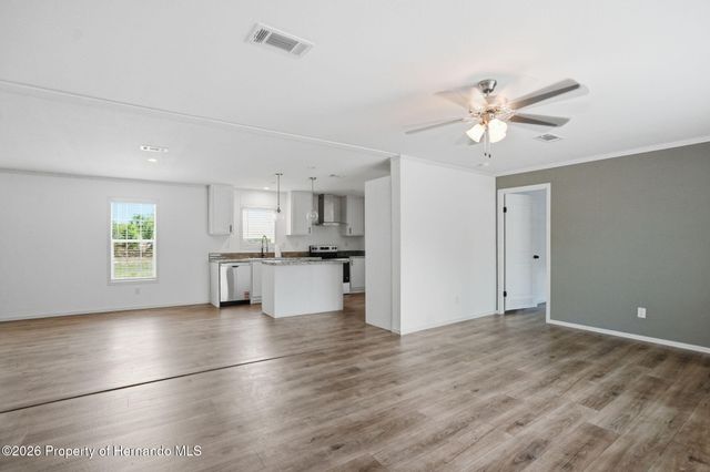 9533 Round Lake Road, Weeki Wachee, FL 34613