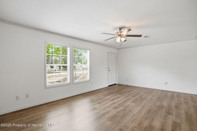 9533 Round Lake Road, Weeki Wachee, FL 34613