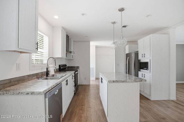 9533 Round Lake Road, Weeki Wachee, FL 34613