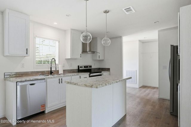 9533 Round Lake Road, Weeki Wachee, FL 34613