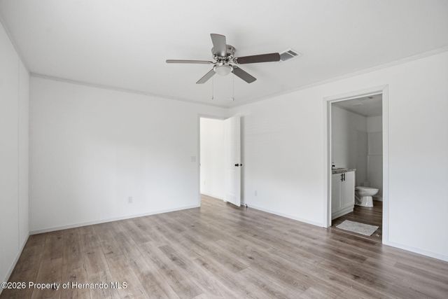 9533 Round Lake Road, Weeki Wachee, FL 34613